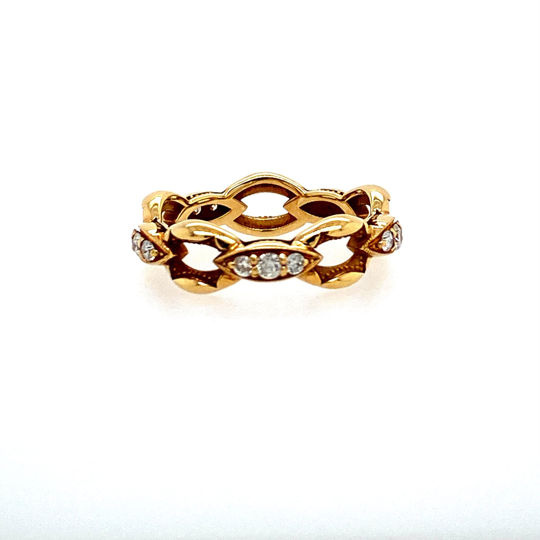 This 18 Karat Yellow Gold Twisted Diamond Estate Band, Designed by Tacori Features 3 Diamonds in Between the Oval Open Space High Polished Links. Finger Size 7  Total Diamond Weight .24 Carat